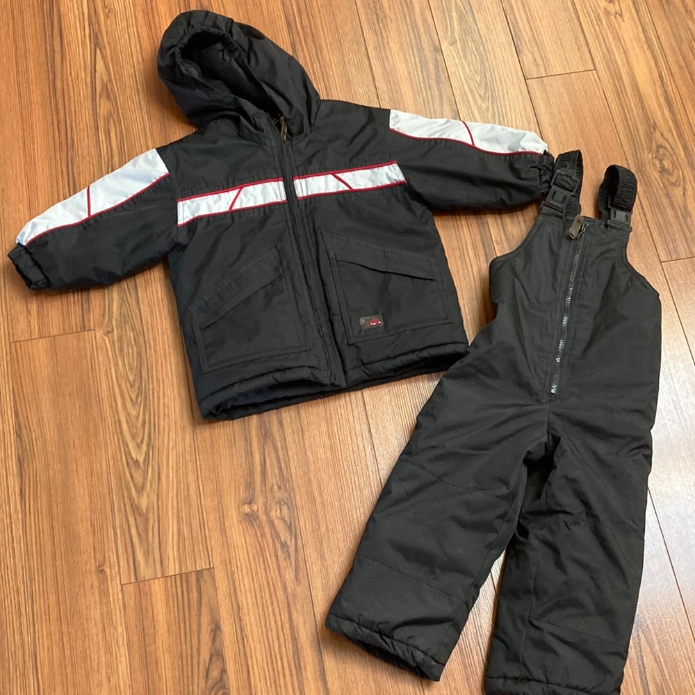 Sportek 2 piece snowsuit, size 2